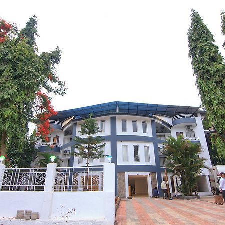 Strand Resort Лонавала Экстерьер фото