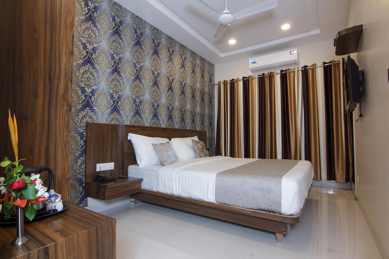 Strand Resort Лонавала Экстерьер фото