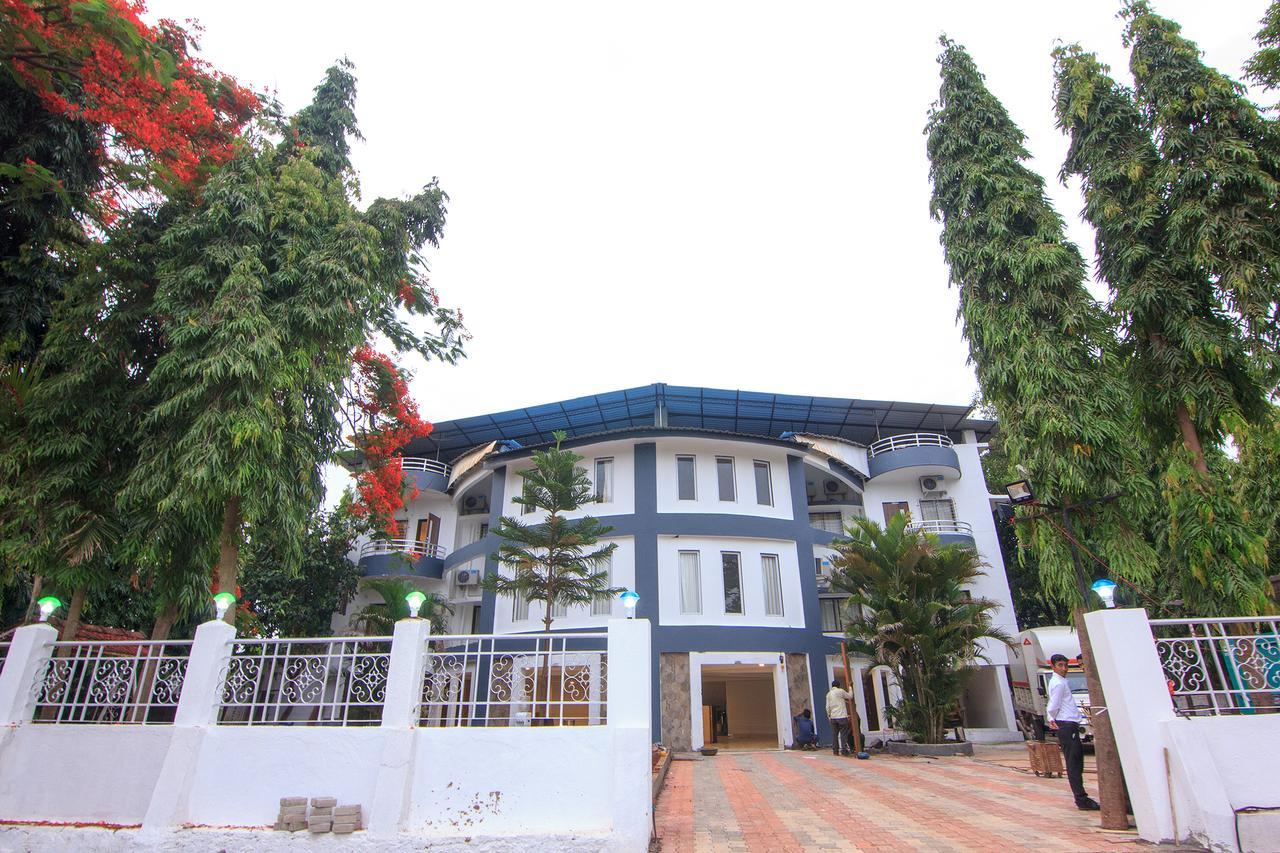 Strand Resort Лонавала Экстерьер фото
