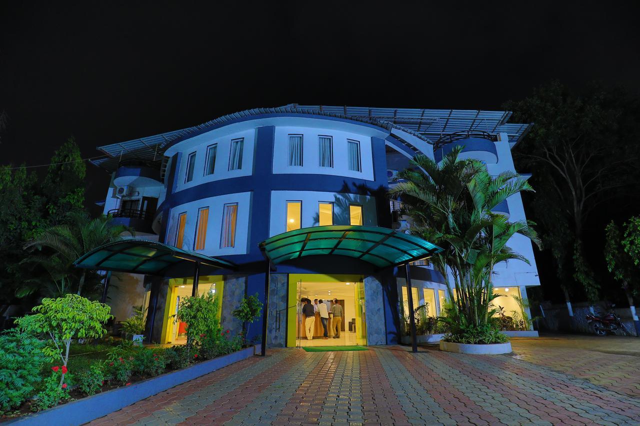 Strand Resort Лонавала Экстерьер фото