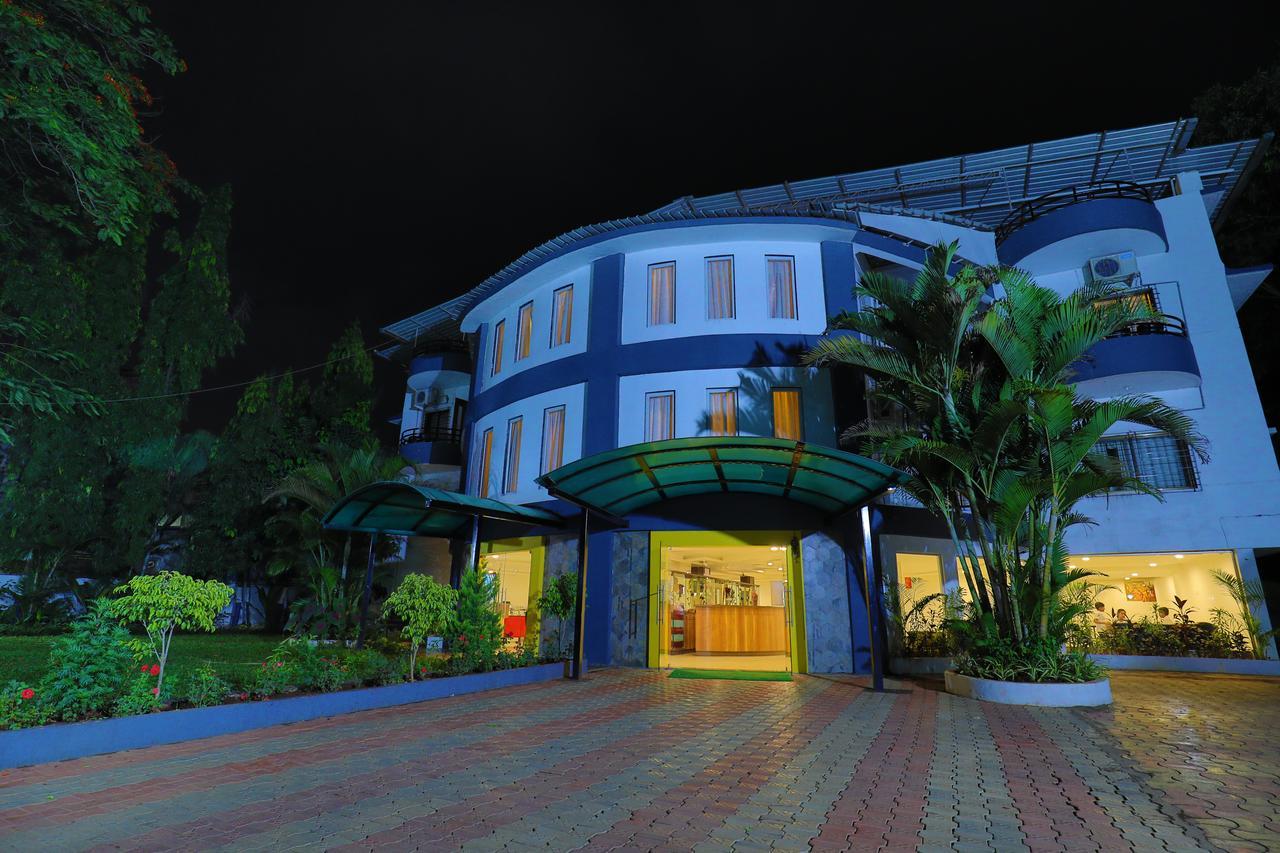 Strand Resort Лонавала Экстерьер фото